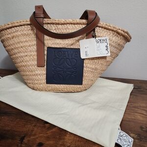 Loewe Basket bag in palm leaf and calfskin - Medium